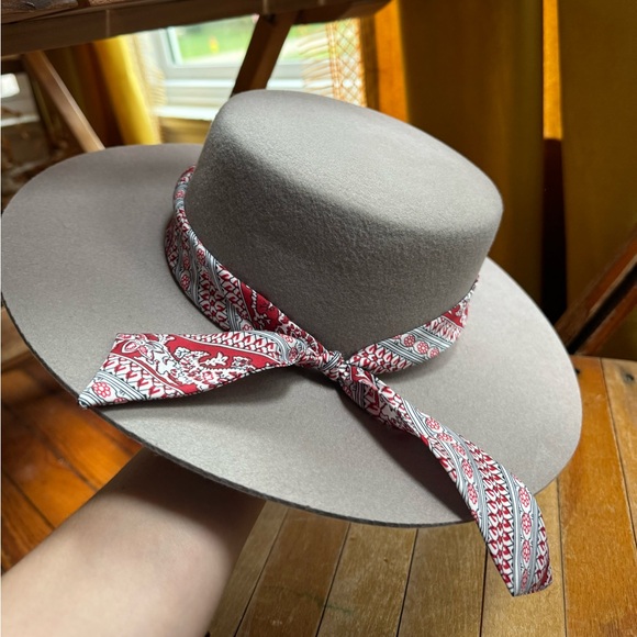 Gigi Pip, Dahlia Boater in Light Gray **includes one hat band - Picture 8 of 8